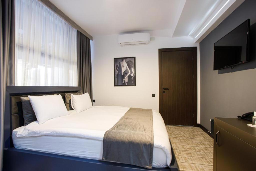 The Phoenix Boutique Hotel Yerevan Exterior photo